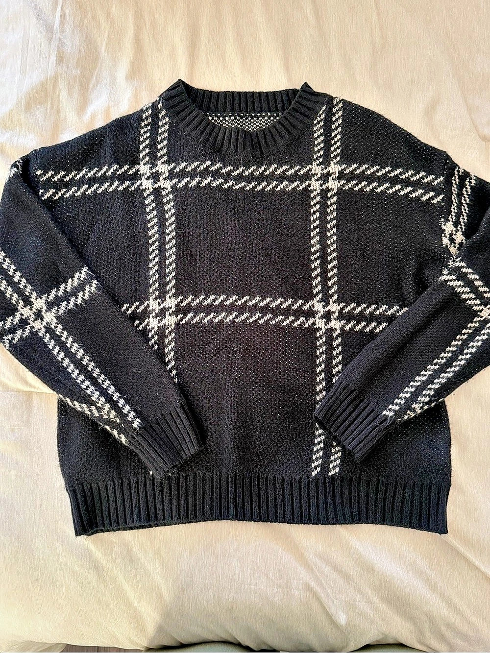Plaid Crewneck Sweater in Black & White Like New